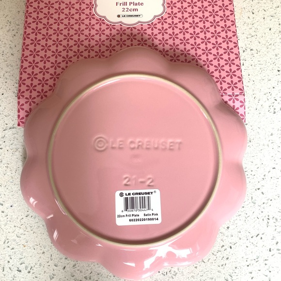 Le Creuset Flower Plate - Picture 5 of 5